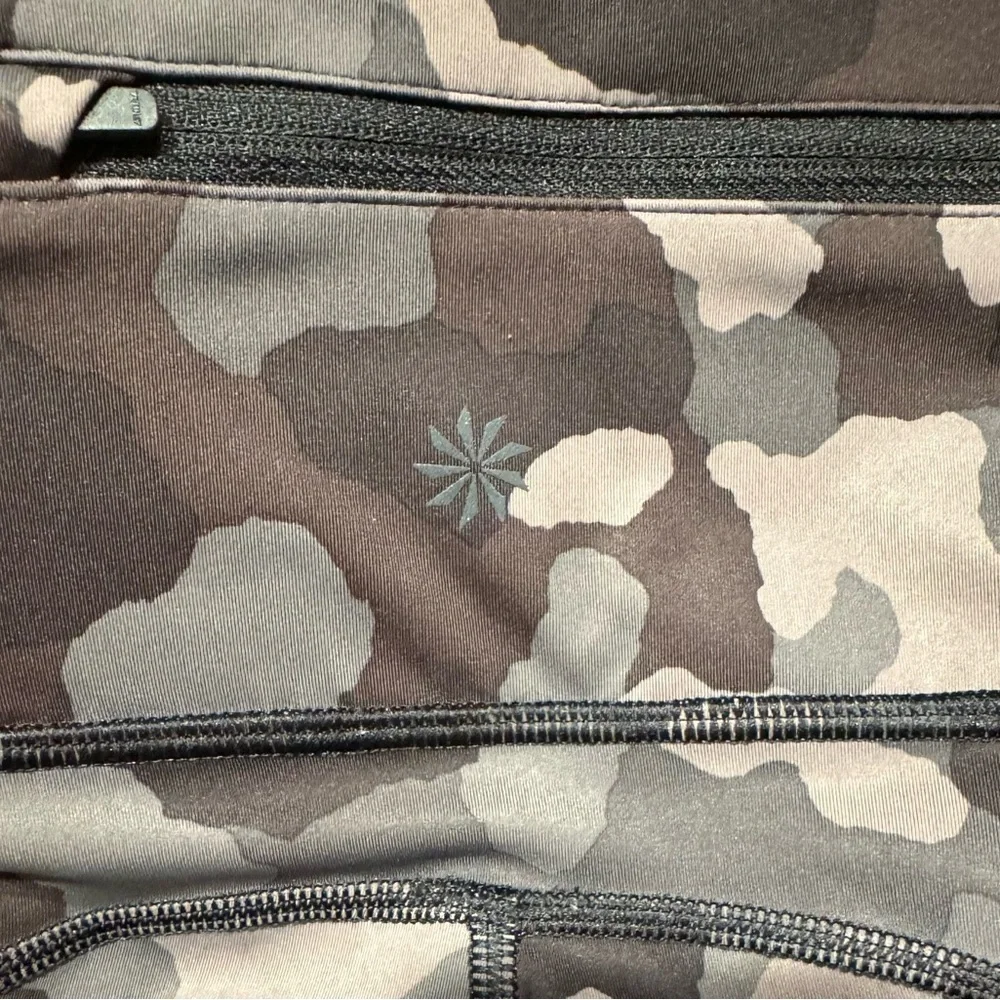 Athleta Lightening Green and Tan Camo 7/8 Legging Women’s Size Small